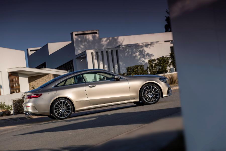  Mercedes-Benz E300 AMG Line Coupe 2017 года  (WW) (фото 8 из 20)